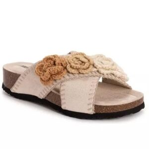 NEW! MUK LUKS Penelope Suede Leather Upper Crochet Flower Crisscross Sandals 11.